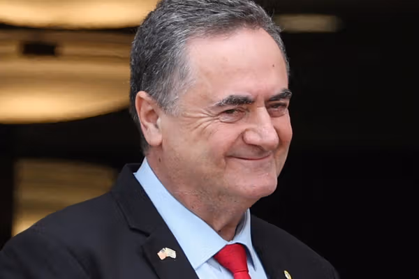 وزیر دفاع اسرائیل: بزرگ‌ترین سایت تولید تسلیحات حزب‌الله را هدف قرار دادیم