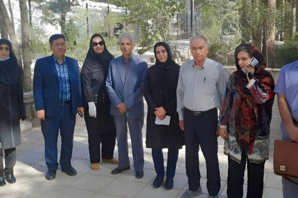 بسبب أنشطتهم النقابية.. محكمة إيرانية تُصدر أحكامًا بالسجن على 8 معلمين