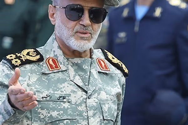 دختر فرمانده سپاه کشته‌شده صحبت مادرش درباره بمب‌گذاری او در زمان پهلوی را «اشتباه» خواند