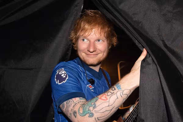 اد شیرن، خواننده «عزیزم» در لیست رسمی تیم ایپسویچ تاون برای فصل ۲۰۲۵-۲۰۲۶