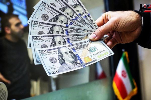 يتجاوز 90 ألف تومان.. قفزة في سعر الدولار في السوق الحرة الإيرانية