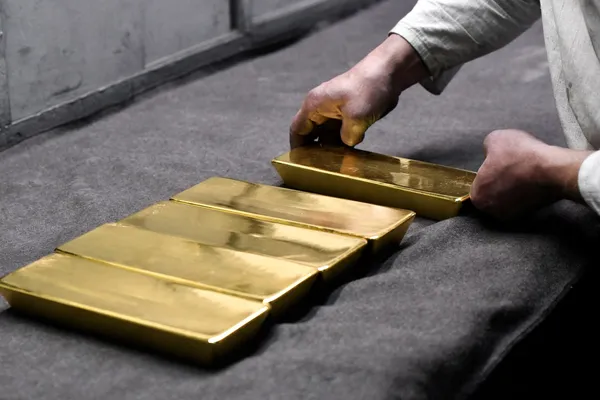 Iran's gold reserves are buffer against snapback of UN sanctions, ex-banker says