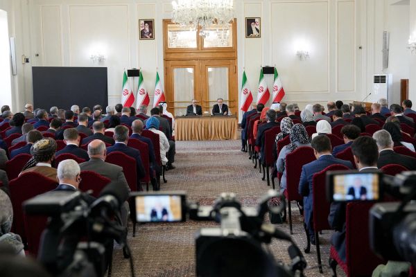 با فرارسیدن ضرب‌الاجل تحریم‌ها، اروپا تمایل جمهوری اسلامی برای توافق هسته‌ای را می‌آزماید