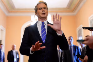 وزیر خزانه‌داری آمریکا: در مذاکرات با پکن، مساله خرید نفت از ایران را جدی مطرح می‌کنیم