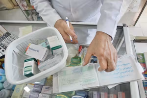 روایت شهروندانی که از ترس گرانی دارو و درمان، جرات بیمار شدن ندارند