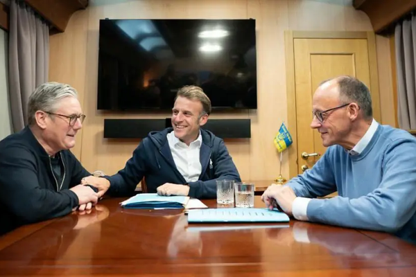 رهبران سه کشور اروپایی بر بازگشت تحریم‌ها علیه تهران در صورت عدم همکاری توافق کردند