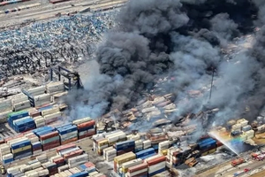 گاردین درباره انفجارها در ایران: خبرنگاران ایرانی درباره سرکوب رسانه‌ای هشدار داده‌اند